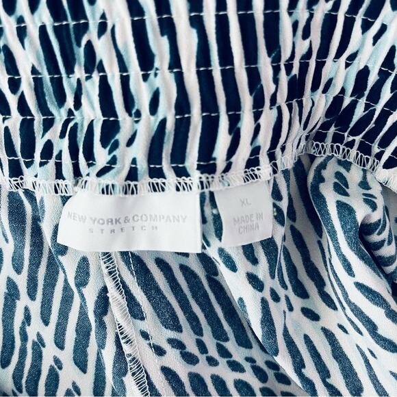 NY & Co blue white stretchy striped abstract cropped pants XL - Picture 8 of 8